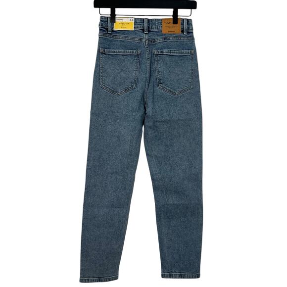 Strativarius Mom Slim Fit Denim Jeans Blue Light Wash Zip Fly Size 4 90's NWT - Picture 7 of 16